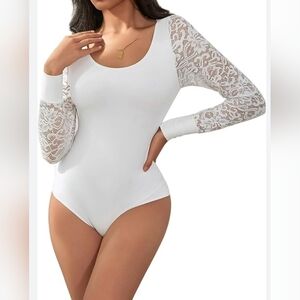 Daisy Bug & Co Boutique Ivory Floral Lace Sleeve Bodysuit Size L EUC